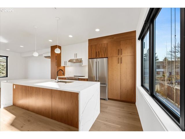 2268 Se DIVISION St, Portland, OR 97202