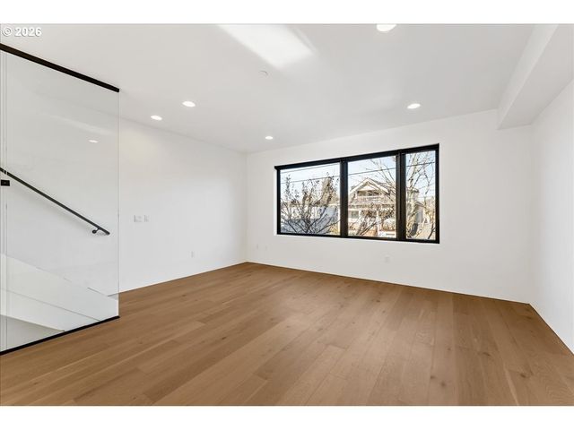 2268 Se DIVISION St, Portland, OR 97202