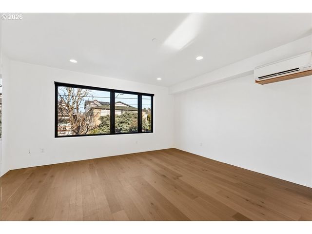 2268 Se DIVISION St, Portland, OR 97202