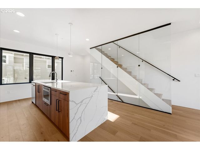 2268 Se DIVISION St, Portland, OR 97202