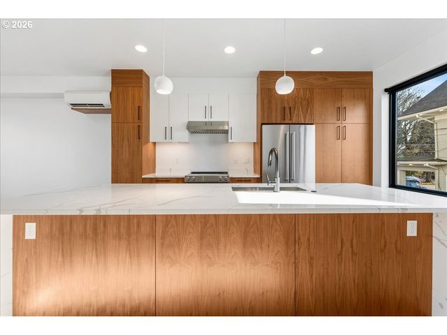 2268 Se DIVISION St, Portland, OR 97202