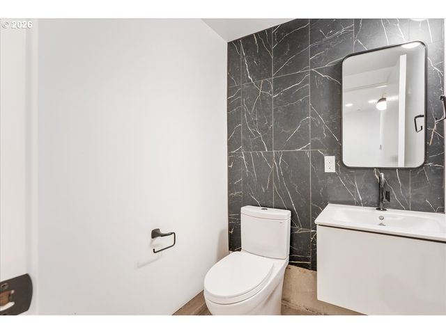 2268 Se DIVISION St, Portland, OR 97202