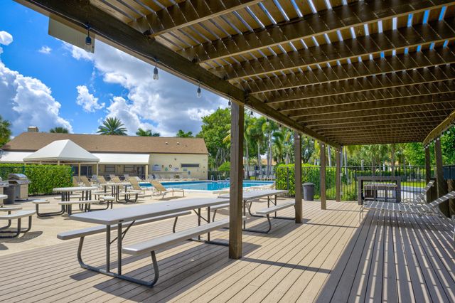 3237 Perimeter Drive 2512, Greenacres, FL 33467