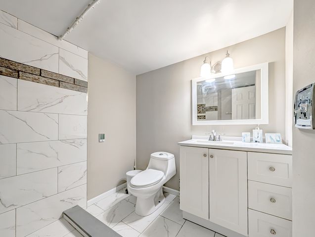 8616 Hickory Avenue, Crystal Lake, IL 60014