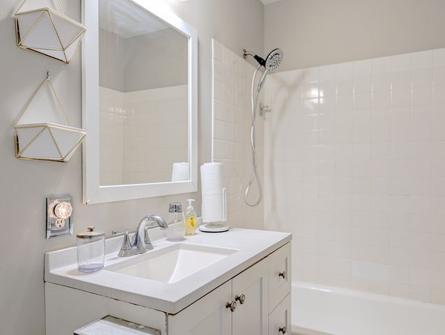 8616 Hickory Avenue, Crystal Lake, IL 60014