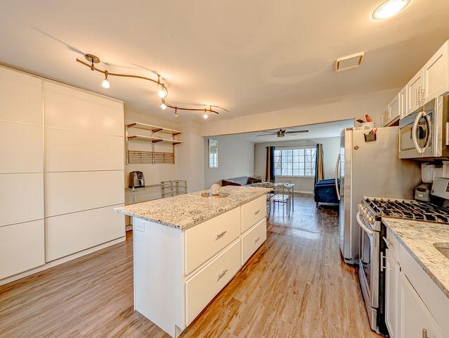 8616 Hickory Avenue, Crystal Lake, IL 60014