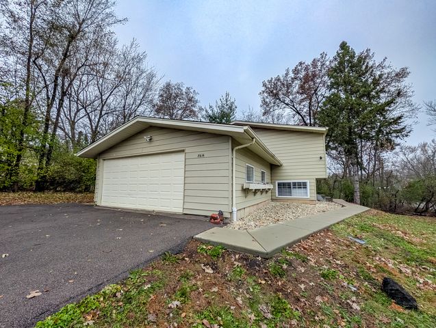 8616 Hickory Avenue, Crystal Lake, IL 60014