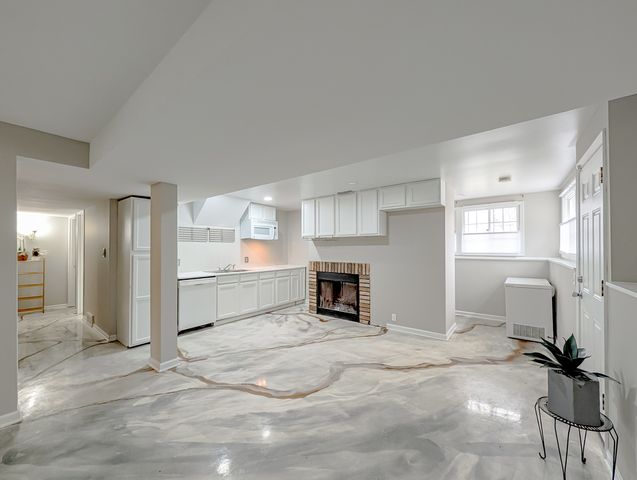 8616 Hickory Avenue, Crystal Lake, IL 60014