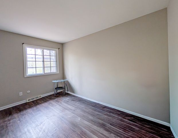 8616 Hickory Avenue, Crystal Lake, IL 60014