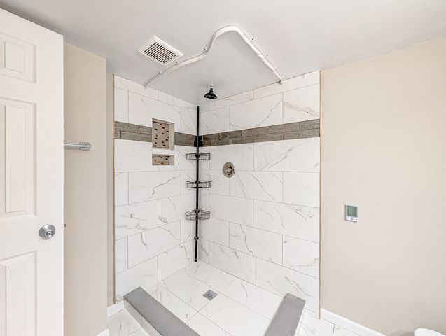 8616 Hickory Avenue, Crystal Lake, IL 60014