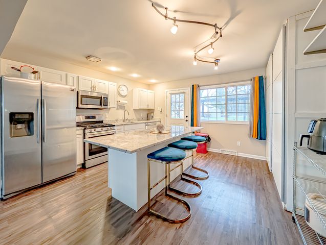 8616 Hickory Avenue, Crystal Lake, IL 60014