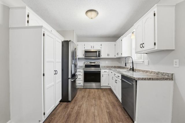 17403 Monte Verde Drive, Belton, MO 64012