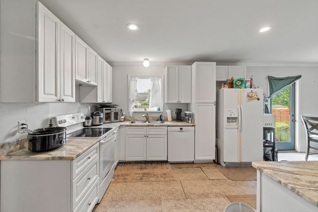 207 Margaret Ave., Petal, MS 39465