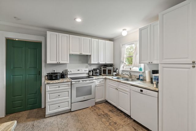 207 Margaret Ave., Petal, MS 39465