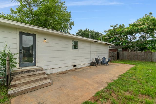 207 Margaret Ave., Petal, MS 39465