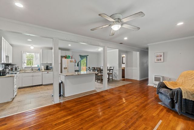 207 Margaret Ave., Petal, MS 39465
