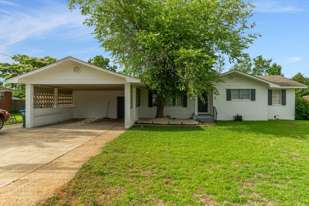 207 Margaret Ave., Petal, MS 39465