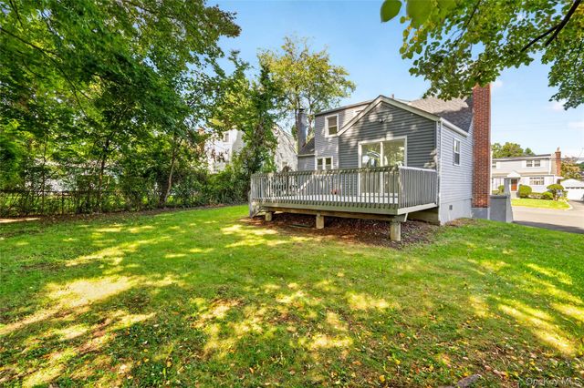 16 Saratoga Road, White Plains, NY 10607