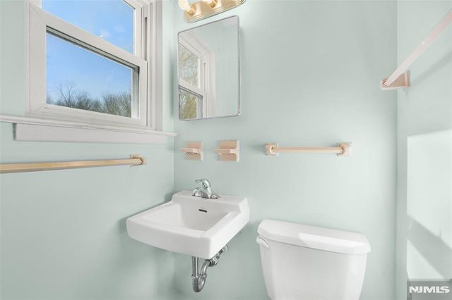 18 Kendall Drive, Ringwood, NJ 07456