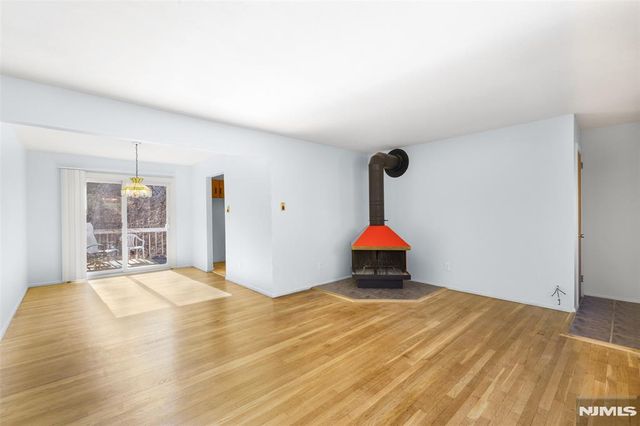 18 Kendall Drive, Ringwood, NJ 07456