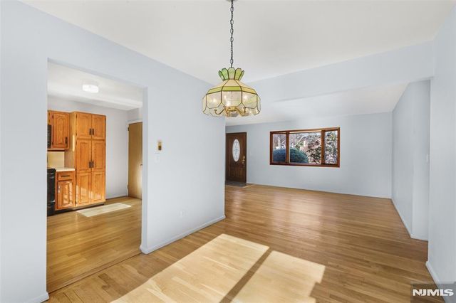 18 Kendall Drive, Ringwood, NJ 07456