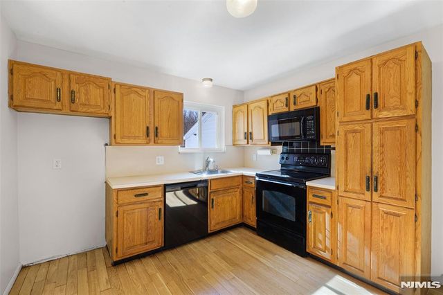 18 Kendall Drive, Ringwood, NJ 07456