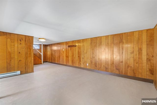 18 Kendall Drive, Ringwood, NJ 07456