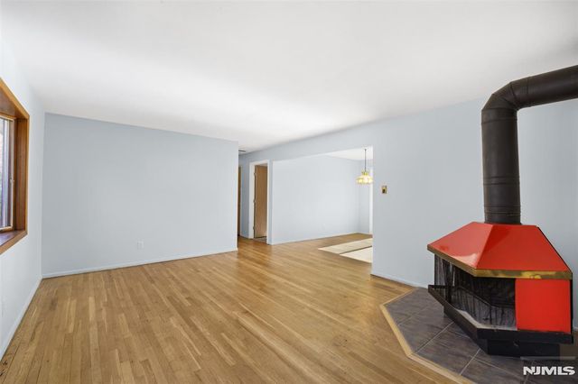 18 Kendall Drive, Ringwood, NJ 07456