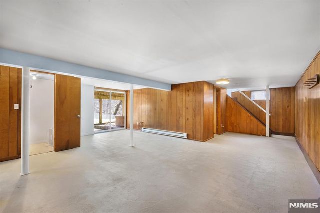 18 Kendall Drive, Ringwood, NJ 07456