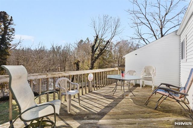 18 Kendall Drive, Ringwood, NJ 07456