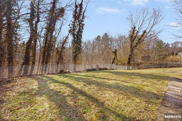 18 Kendall Drive, Ringwood, NJ 07456