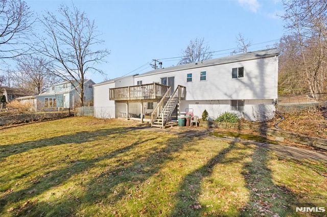 18 Kendall Drive, Ringwood, NJ 07456