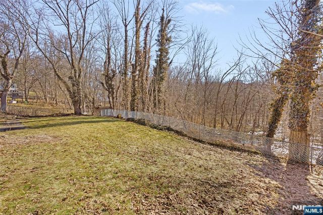 18 Kendall Drive, Ringwood, NJ 07456
