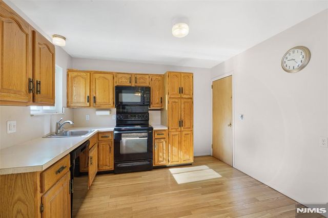 18 Kendall Drive, Ringwood, NJ 07456