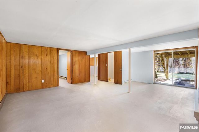 18 Kendall Drive, Ringwood, NJ 07456