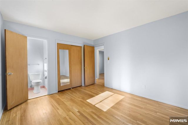 18 Kendall Drive, Ringwood, NJ 07456