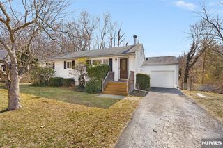 18 Kendall Drive, Ringwood, NJ 07456