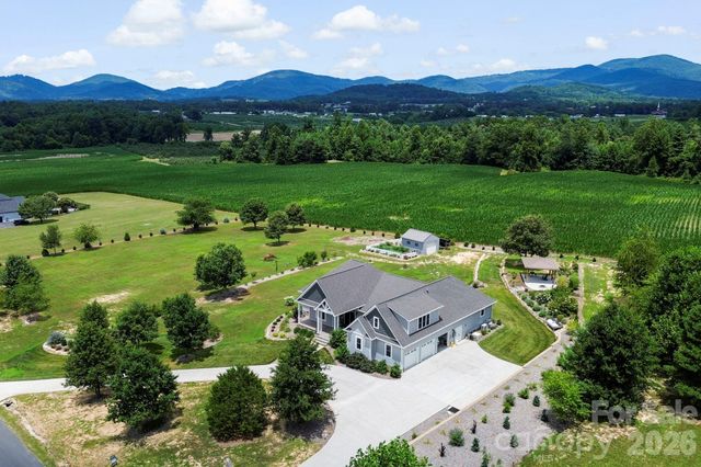 525 Byers Cove Road, Hendersonville, NC 28792