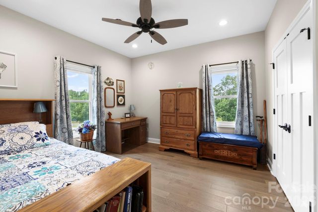525 Byers Cove Road, Hendersonville, NC 28792