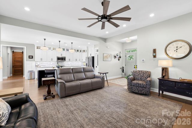 525 Byers Cove Road, Hendersonville, NC 28792