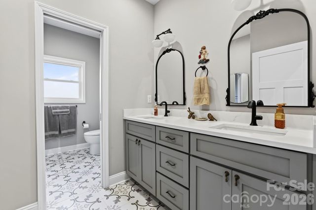 525 Byers Cove Road, Hendersonville, NC 28792