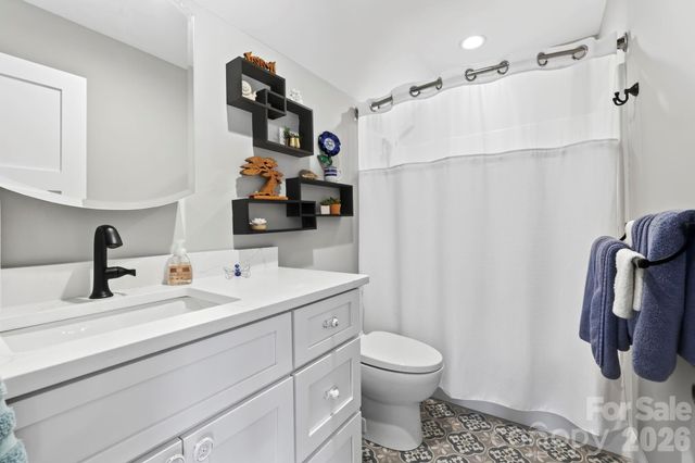 525 Byers Cove Road, Hendersonville, NC 28792