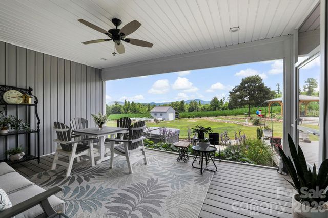 525 Byers Cove Road, Hendersonville, NC 28792