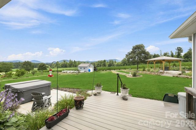 525 Byers Cove Road, Hendersonville, NC 28792