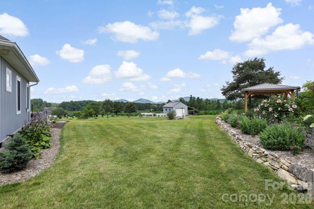 525 Byers Cove Road, Hendersonville, NC 28792