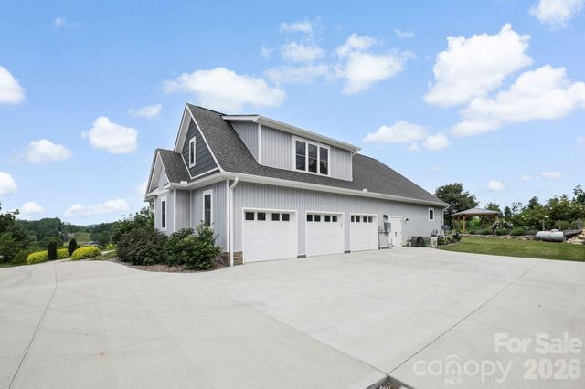 525 Byers Cove Road, Hendersonville, NC 28792