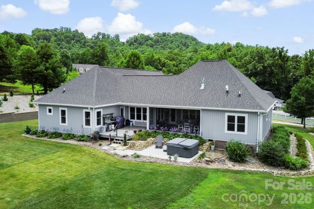 525 Byers Cove Road, Hendersonville, NC 28792