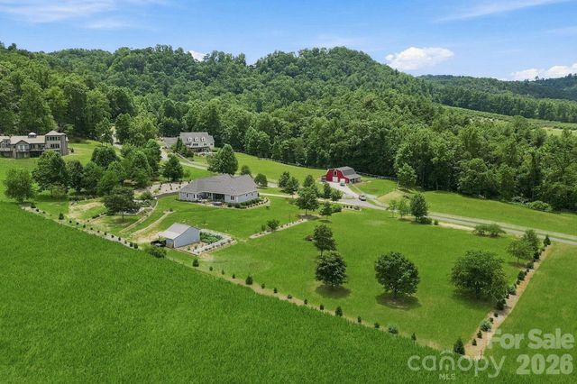 525 Byers Cove Road, Hendersonville, NC 28792