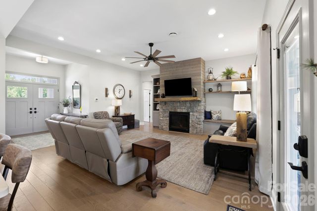 525 Byers Cove Road, Hendersonville, NC 28792