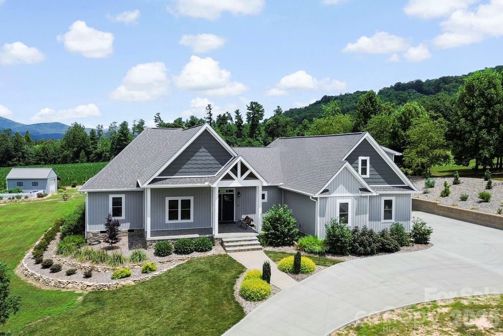 525 Byers Cove Road, Hendersonville, NC 28792